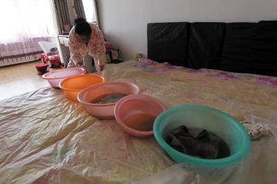 霞浦楼上漏水，住户失联，小区没物管，业主维权难！律师来支招……